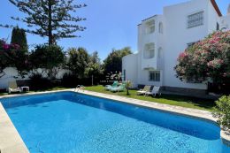Gut präsentierte Wohnung mit Pool in einer privaten und sicheren Wohnanlage in Quarteira